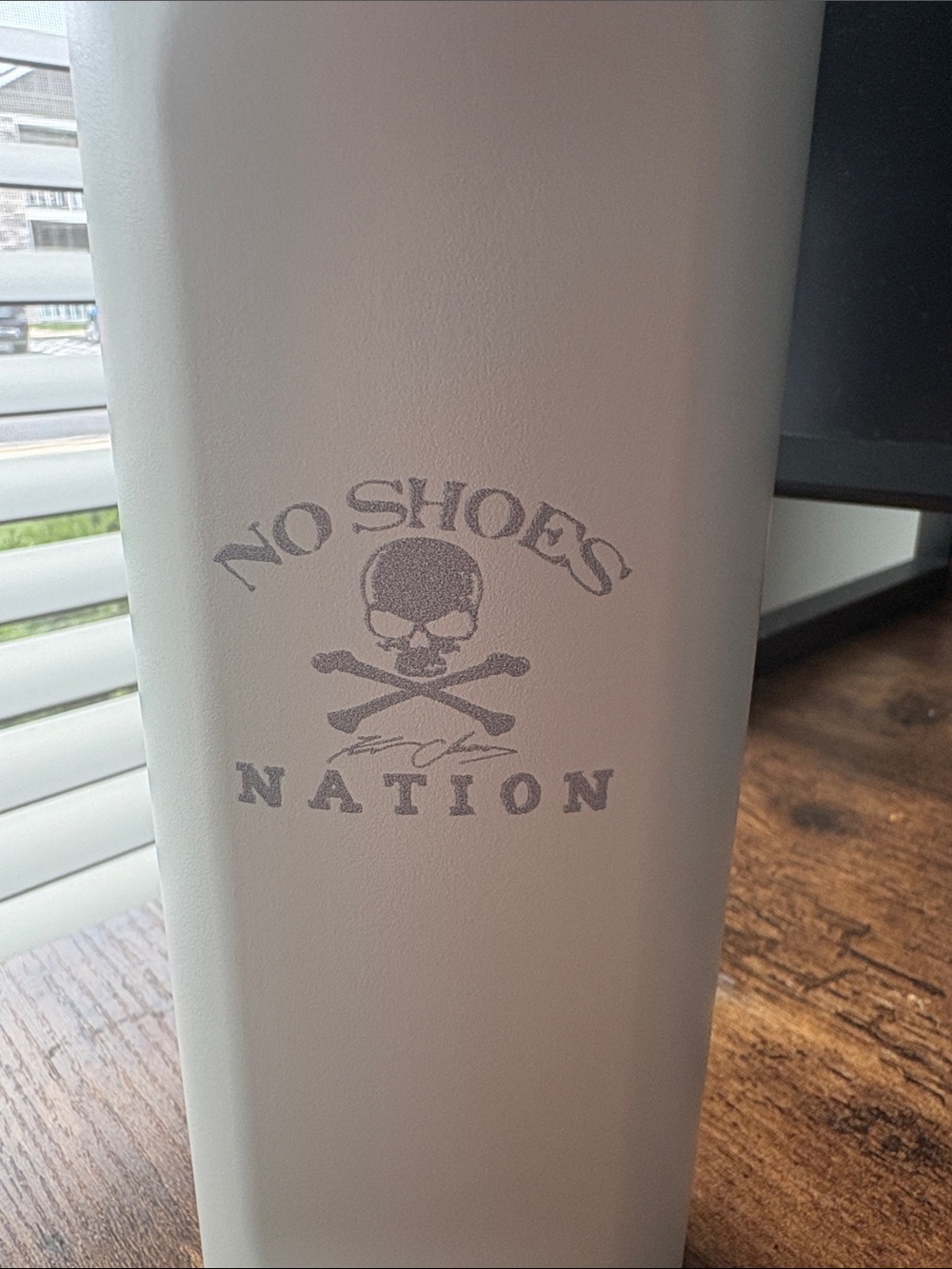 Kenny Chesney No Shoes Nation Water Bottle – Insulated - Picture 2 of 6